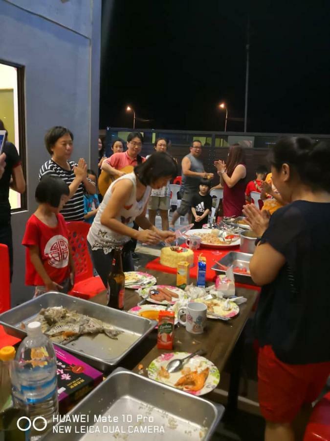 I Love U BnB 爱乐游民宿 步行5 分钟到码头 Semporna Eksteriør bilde